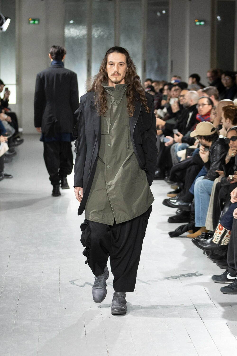 ヨウジヤマモト(Yohji Yamamoto) 2023-24年秋冬メンズコレクション  - 写真33