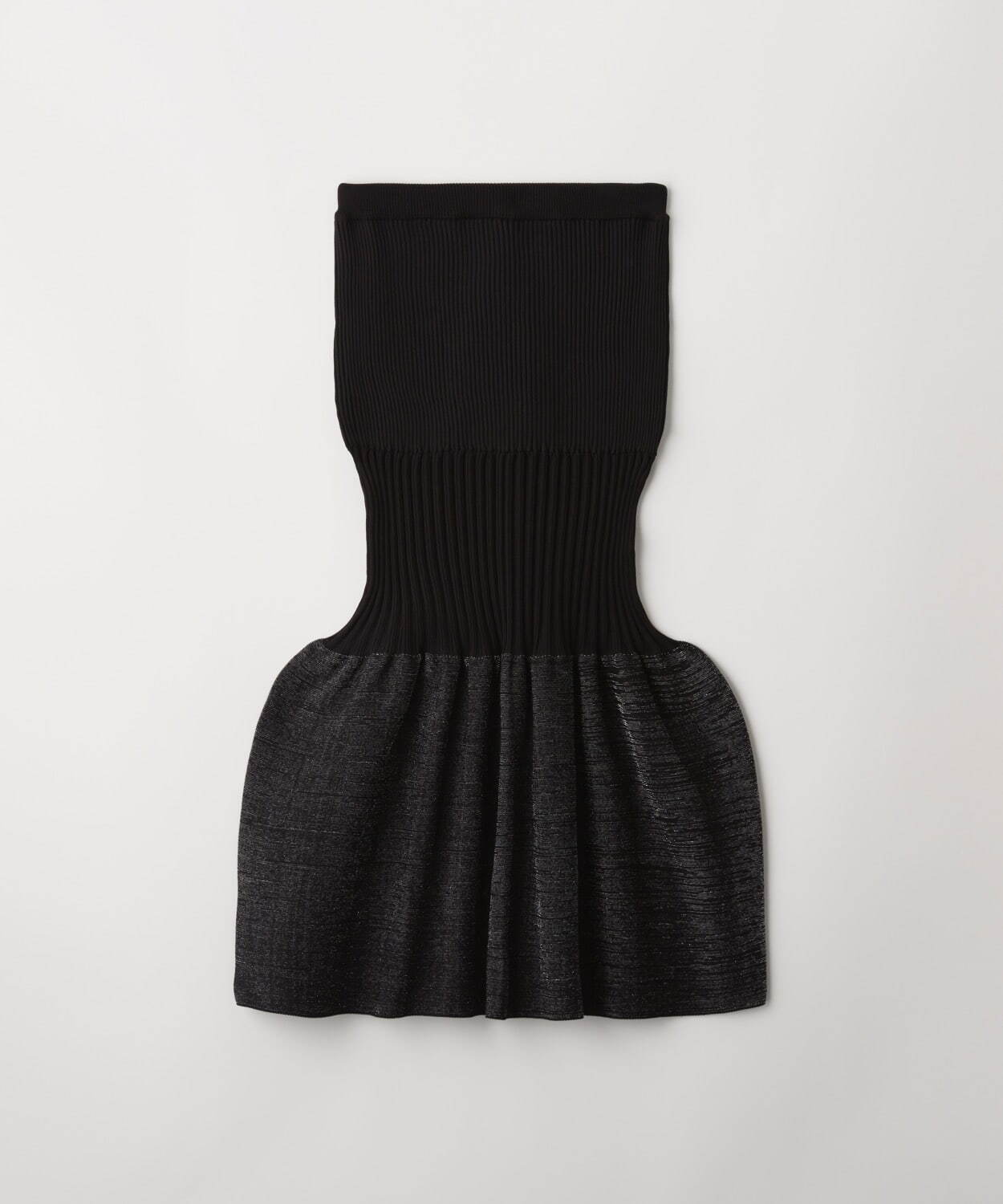CFCL、マルチボーダーの壺型ニットドレス＆ラメ糸きらめくスカート