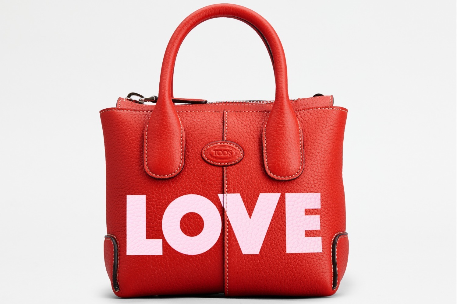 トッズの23年バレンタイン、“LOVE”のロゴ入りバッグやハート型