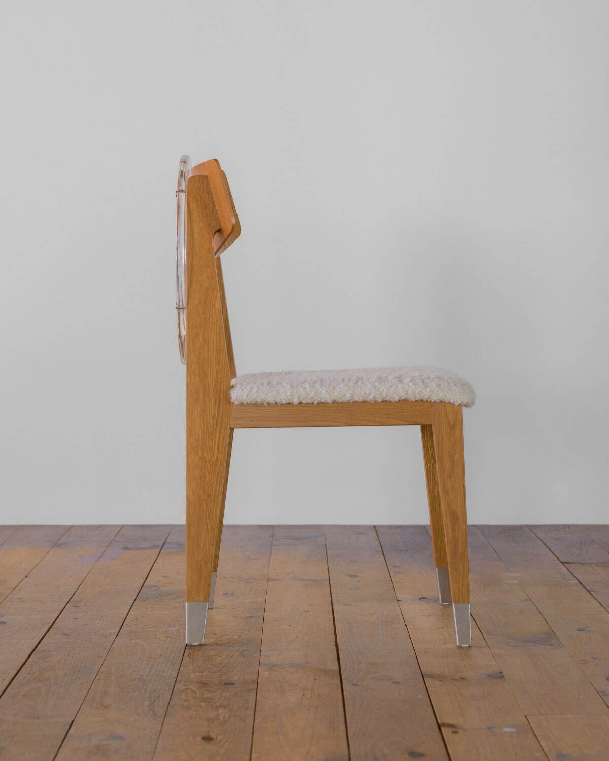 アンダーカバーの椅子「アナーキーチェア」アクリル製“サークルA”の 