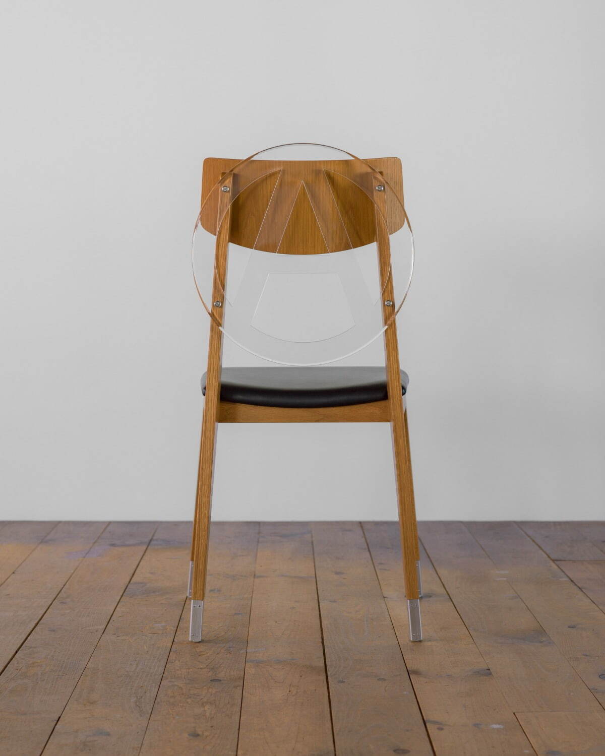 アンダーカバーの椅子「アナーキーチェア」アクリル製“サークルA 