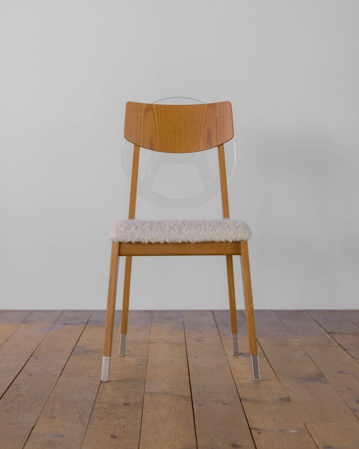 アンダーカバーの椅子「アナーキーチェア」アクリル製“サークルA 