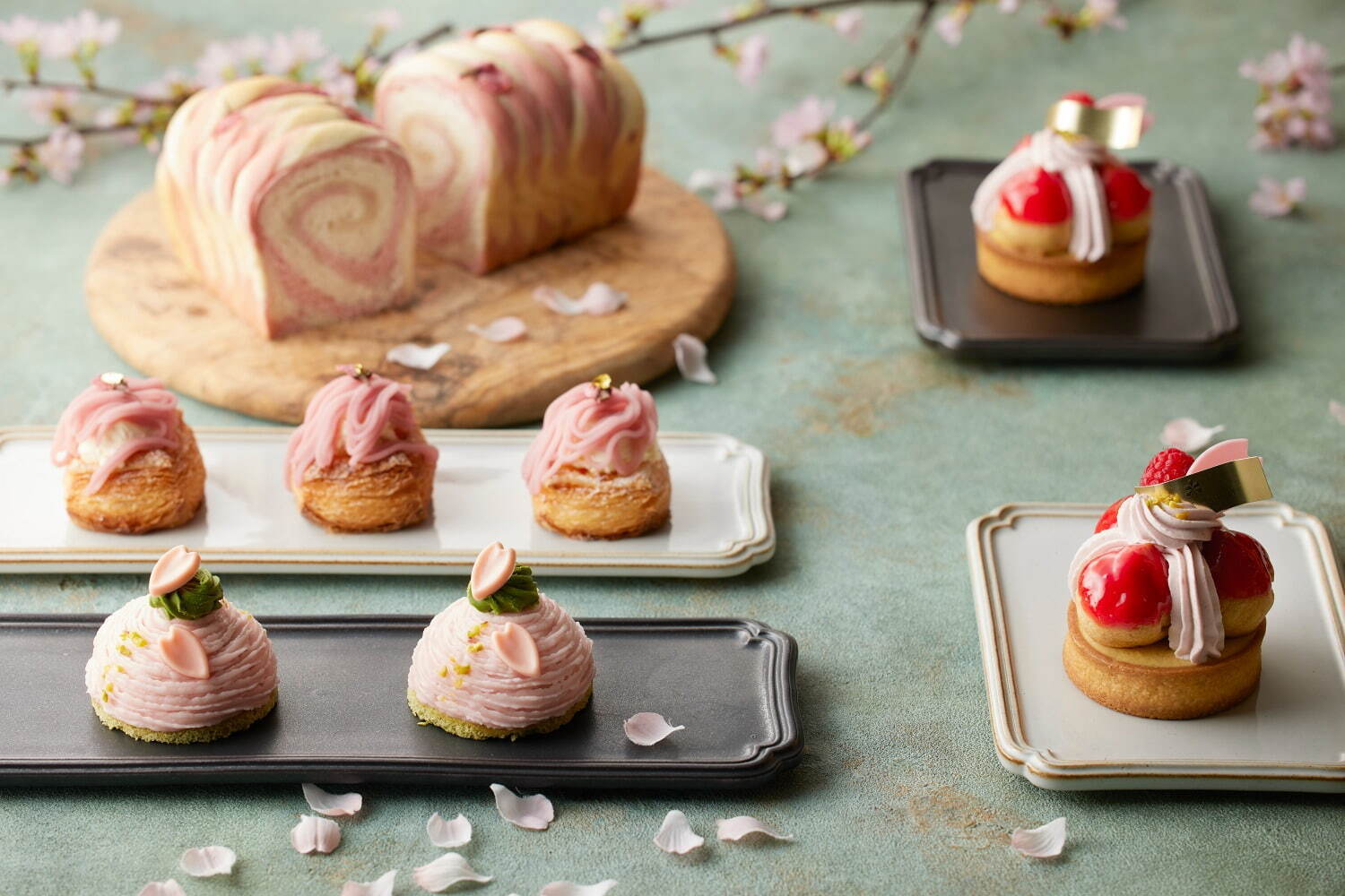 グランドニッコー東京 台場の「桜スイーツ＆パン」、“桜餅”風ケーキやピンク×プレーンのデニッシュ｜写真1