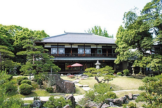 滋賀県の名勝庭園4選、抹茶を味わえる玄宮楽々園＆四季折々の景色を楽しむ旧竹林院庭園など｜写真8