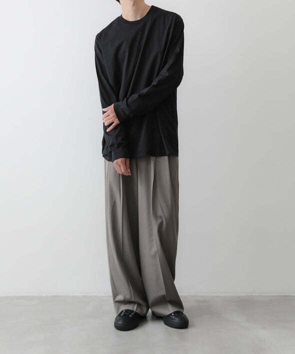 【ATTACHMENT】WOOL GABARDINE TWO PLEATS WIDE TROUSERS - 画像4枚目