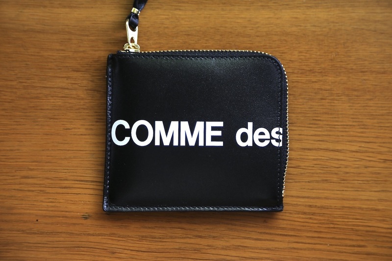 Wallet COMME des GARCONS CDG Wallet Huge Logo SA3100HL発売