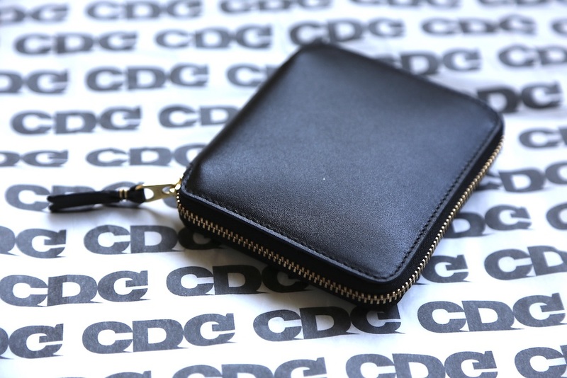 Wallet COMME des GARCONS Classic Leather 二つ折りZIP財布SA2100発売