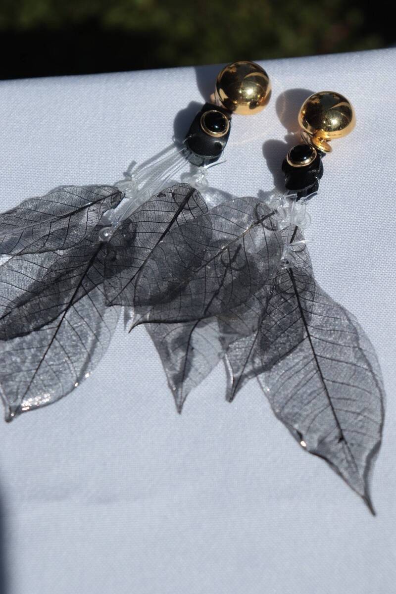 FUMIE＝TANAKA/clear real leaf earring - コウズ リック クロの