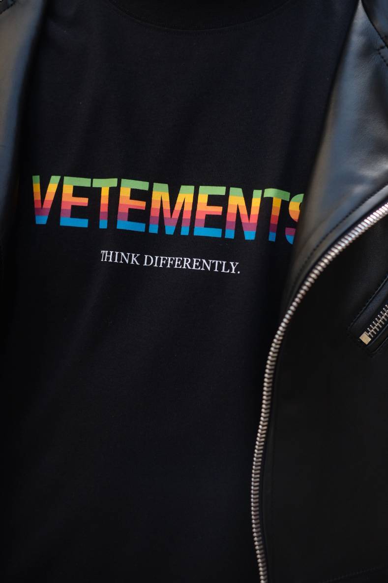 エレファンツ ヴェトモン(VETEMENTS) 男性