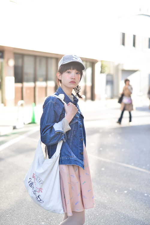 夏目 志乃さん - リーバイス(Levi's)、ラララブ(LALALOVE)｜原宿ストリートスナップ - 写真2