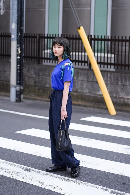 則武 ハルコさん - ファセッタズム(FACETASM)、ジャックムス(JACQUEMUS)｜渋谷ストリートスナップ - 写真2