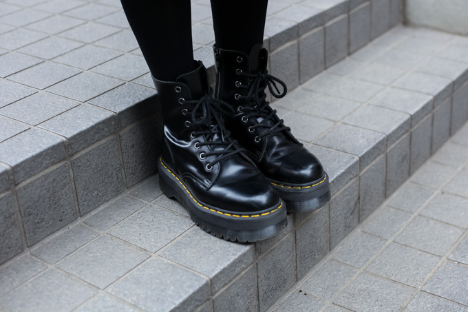 真由子さん - パメオポーズ(PAMEO POSE)、ドクターマーチン(Dr. Martens)｜原宿ストリートスナップ - 写真3