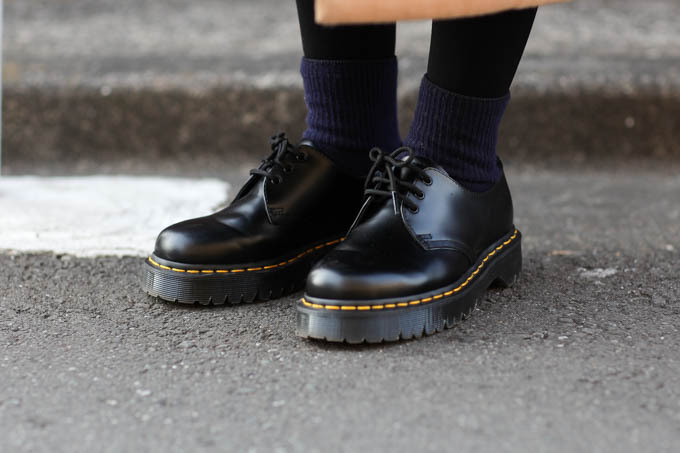 詩織さん - ヴィンテージ(vintage)、ドクターマーチン(Dr. Martens)｜原宿ストリートスナップ - 写真3