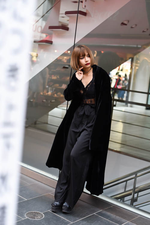 三ツ木 有里さん - ヨウジヤマモト(Yohji Yamamoto)、ヴィヴィアン・ウエストウッド(Vivienne Westwood)｜原宿ストリートスナップ - 写真4