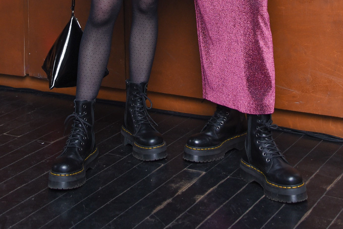 アミアヤさん - ステューシーウィメン(STÜSSY WOMEN)、ドクターマーチン(Dr. Martens)｜原宿ストリートスナップ - 写真4