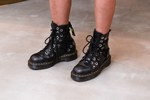 ゴールド・エリカさん - オープニングセレモニー(OPENING CEREMONY)、ドクターマーチン(Dr. Martens)｜原宿ストリートスナップ5