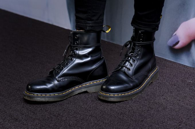 ララさん - アクネ ストゥディオズ(Acne Studios)、ドクターマーチン(Dr. Martens)｜渋谷ストリートスナップ - 写真5