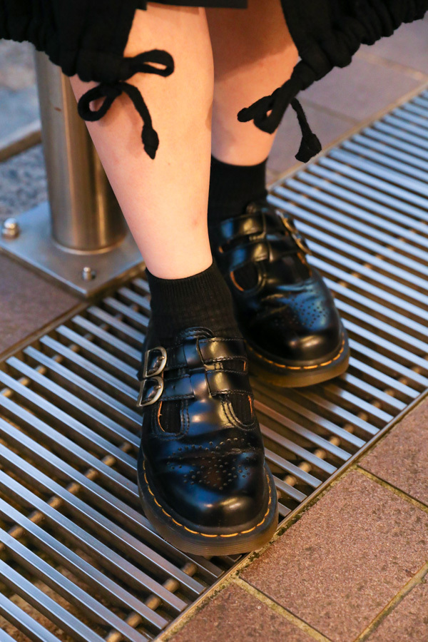 浅見 凪紗さん - ワイズ(Y's)、ドクターマーチン(Dr. Martens)｜原宿ストリートスナップ - 写真4