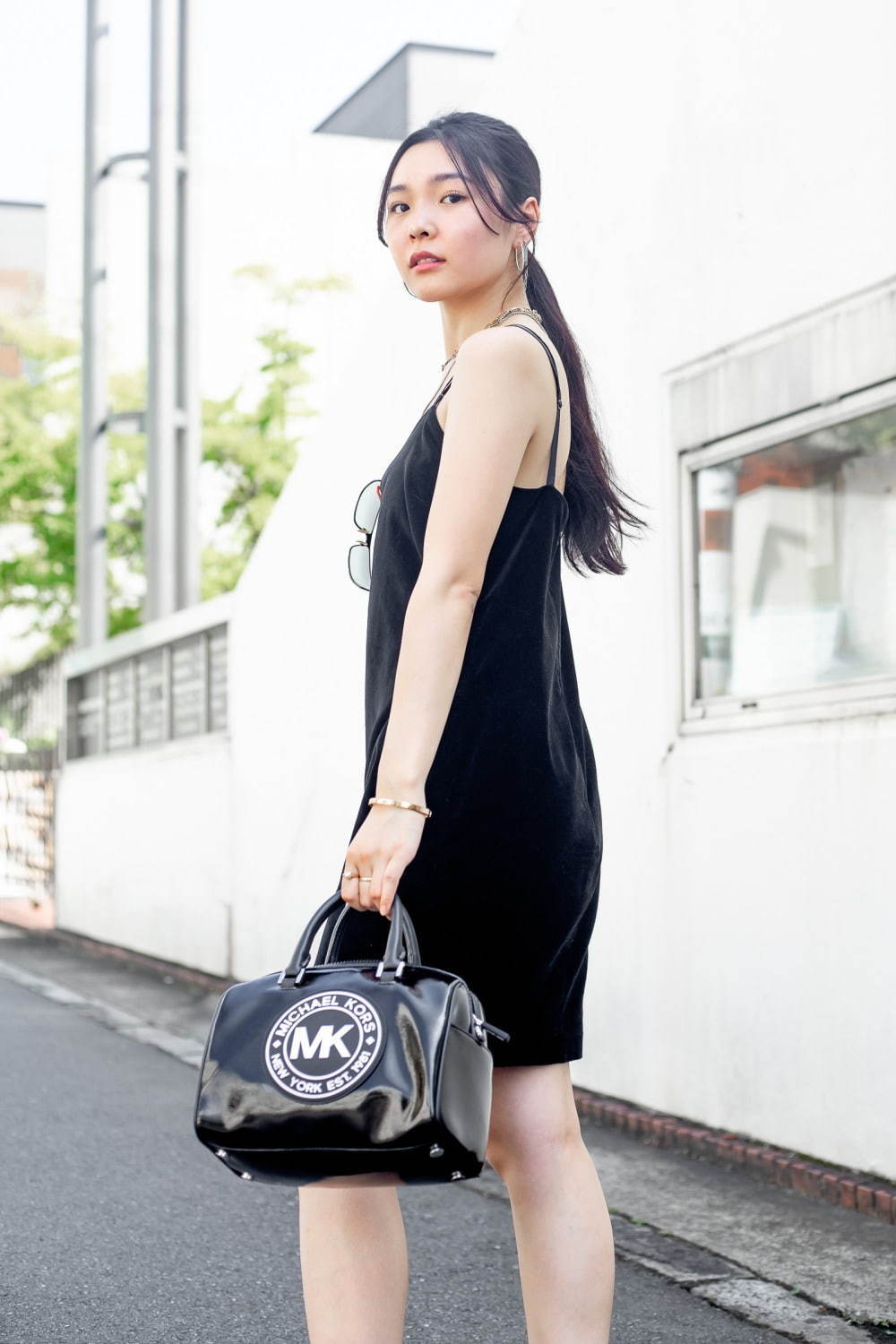 梶谷 笑菜さん - ドクターマーチン(Dr. Martens)、マイケル・コース(MICHAEL KORS)｜渋谷ストリートスナップ - 写真9