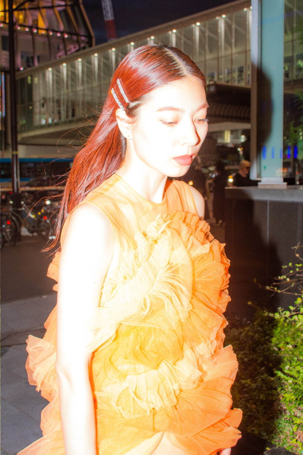 とんだ林 蘭さん - ヴィヴィアーノ(VIVIANO)、シモーネ ロシャ(SIMONE ROCHA)｜渋谷ストリートスナップ - 写真3