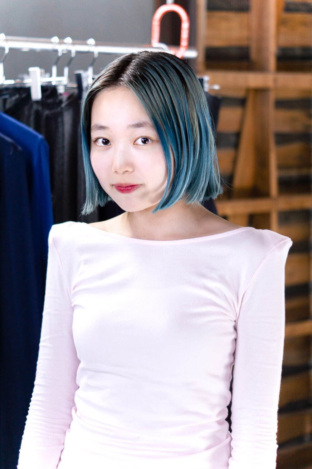 西山 愛ニ一さん - イーストパック(EASTPAK)、ドクターマーチン(Dr. Martens)｜新宿ストリートスナップ - 写真2