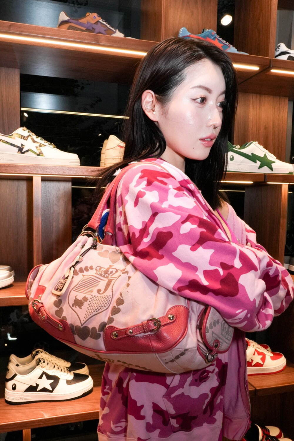 JIN/MAYUMIさん - ア ベイシング エイプ(A BATHING APE)、クロックス(crocs)｜原宿ストリートスナップ - 写真3