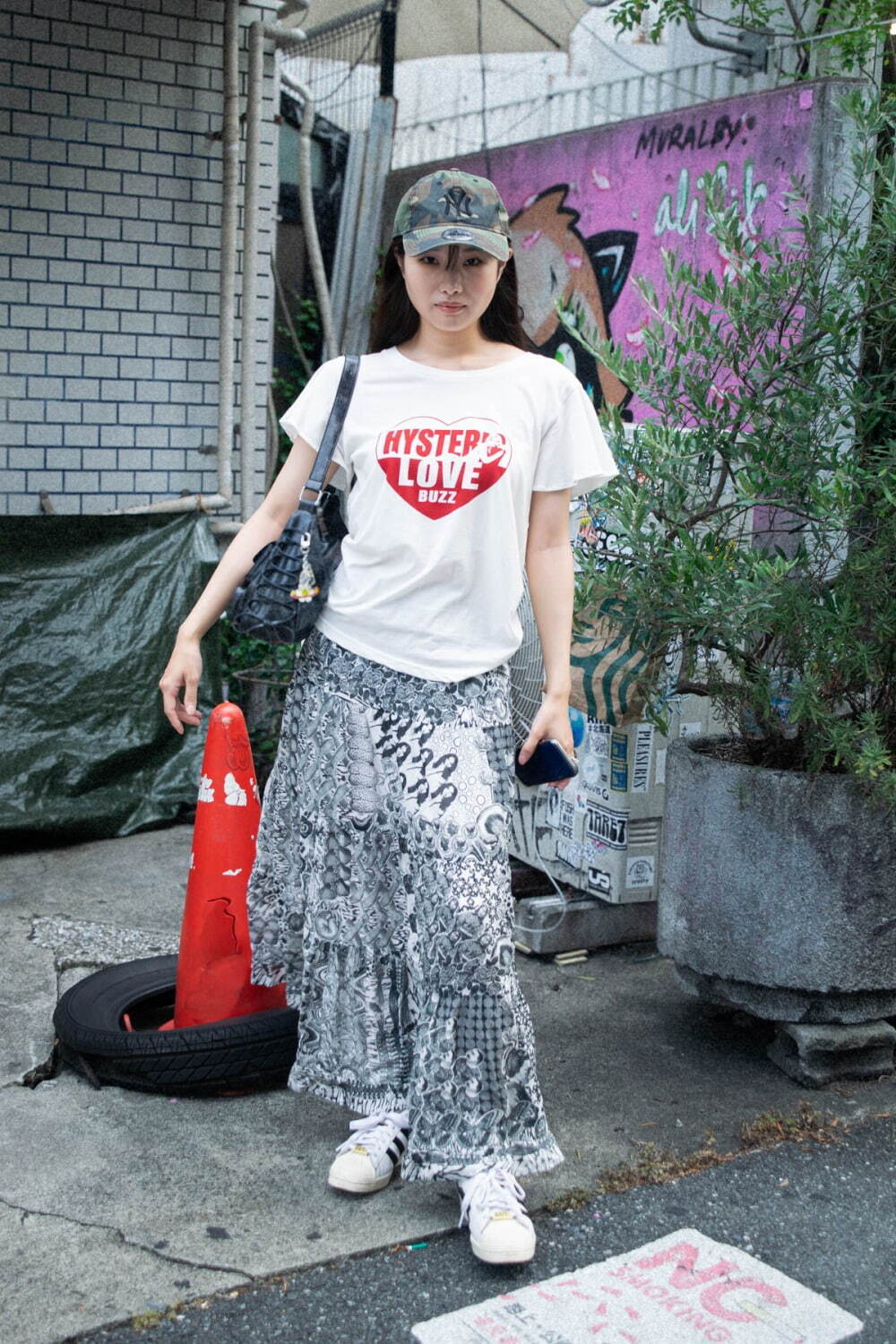 平野 沙羅さん - ヒステリックグラマー(HYSTERIC GLAMOUR)、アディダス(adidas)｜原宿ストリートスナップ - 写真1