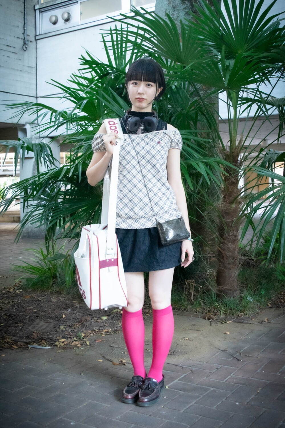 広瀬 奈々さん - バーバリー(BURBERRY)、ドクターマーチン(Dr. Martens)｜国分寺ストリートスナップ - 写真1