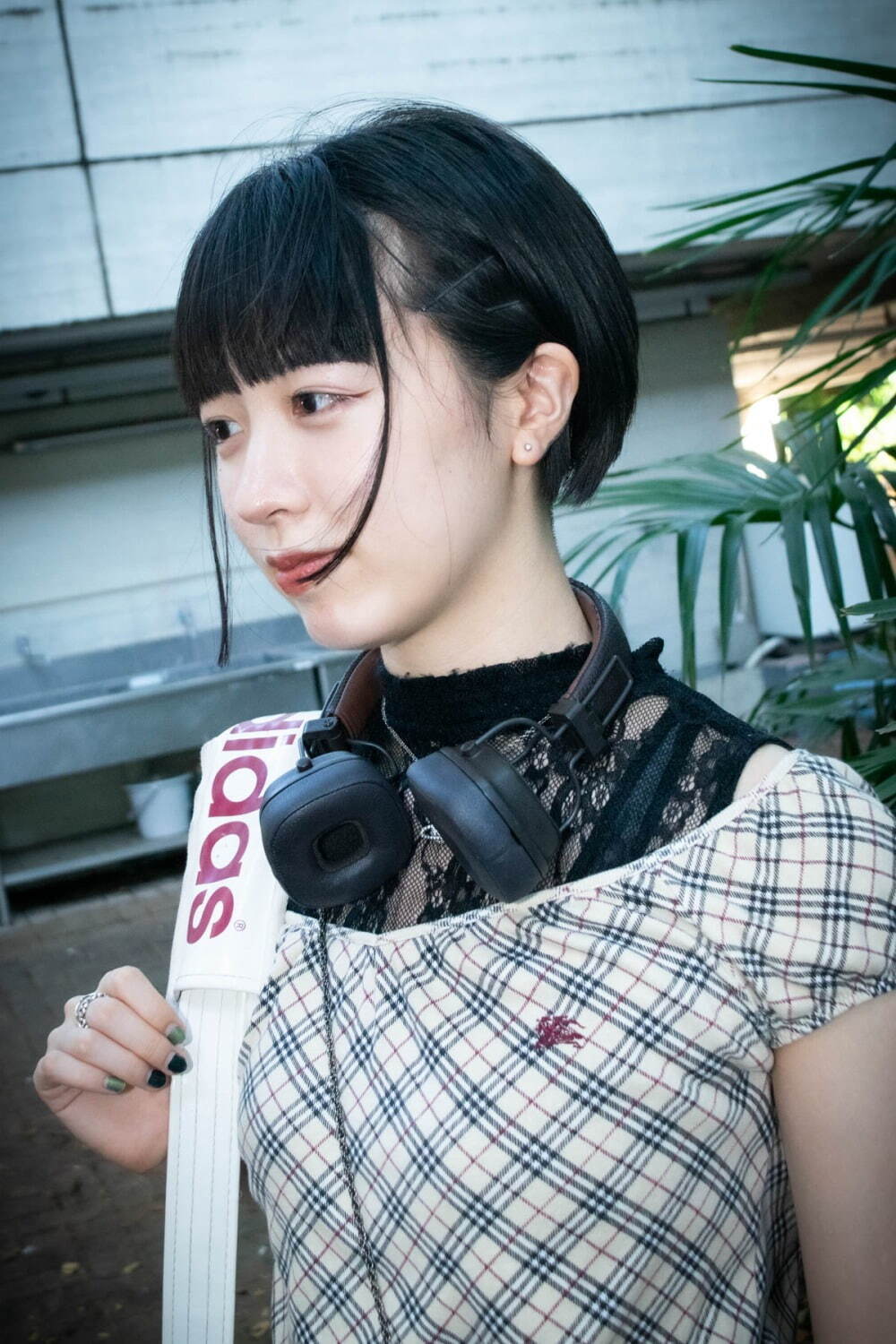 広瀬 奈々さん - バーバリー(BURBERRY)、ドクターマーチン(Dr. Martens)｜国分寺ストリートスナップ - 写真3