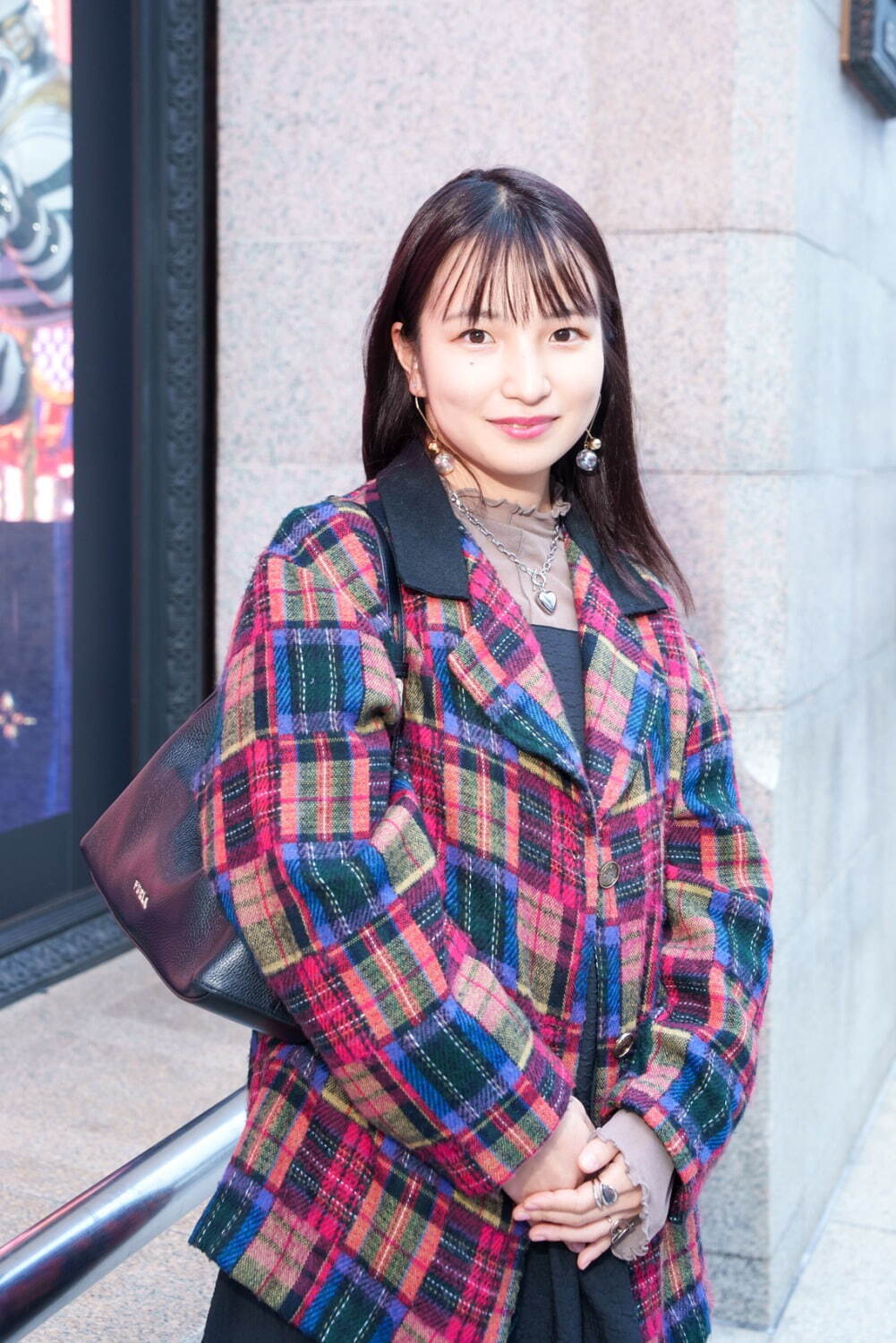 山下 莉奈さん - ヘザー(Heather)、フルラ(FURLA)｜新宿ストリートスナップ - 写真2