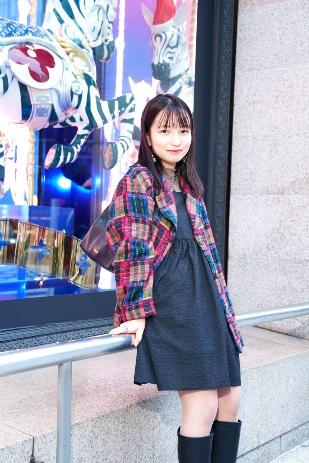 山下 莉奈さん - ヘザー(Heather)、フルラ(FURLA)｜新宿ストリートスナップ - 写真6