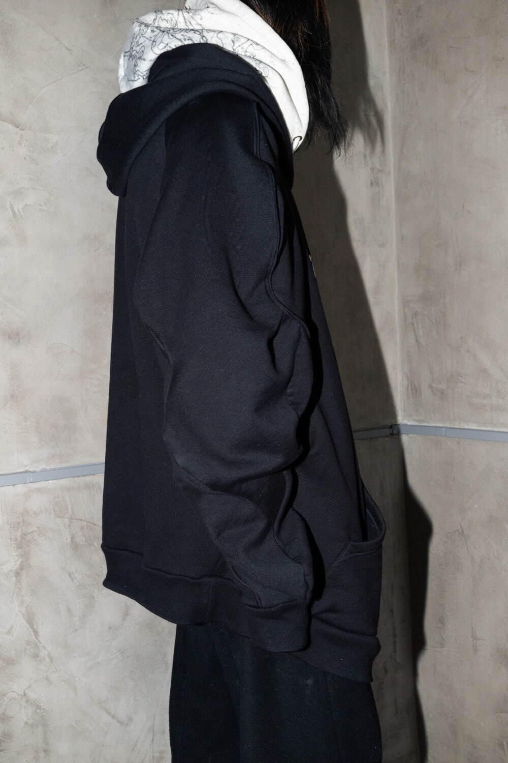 山中 光さん - ケイスケヨシダ(KEISUKEYOSHIDA)、ヴェトモン(VETEMENTS)｜原宿ストリートスナップ - 写真4